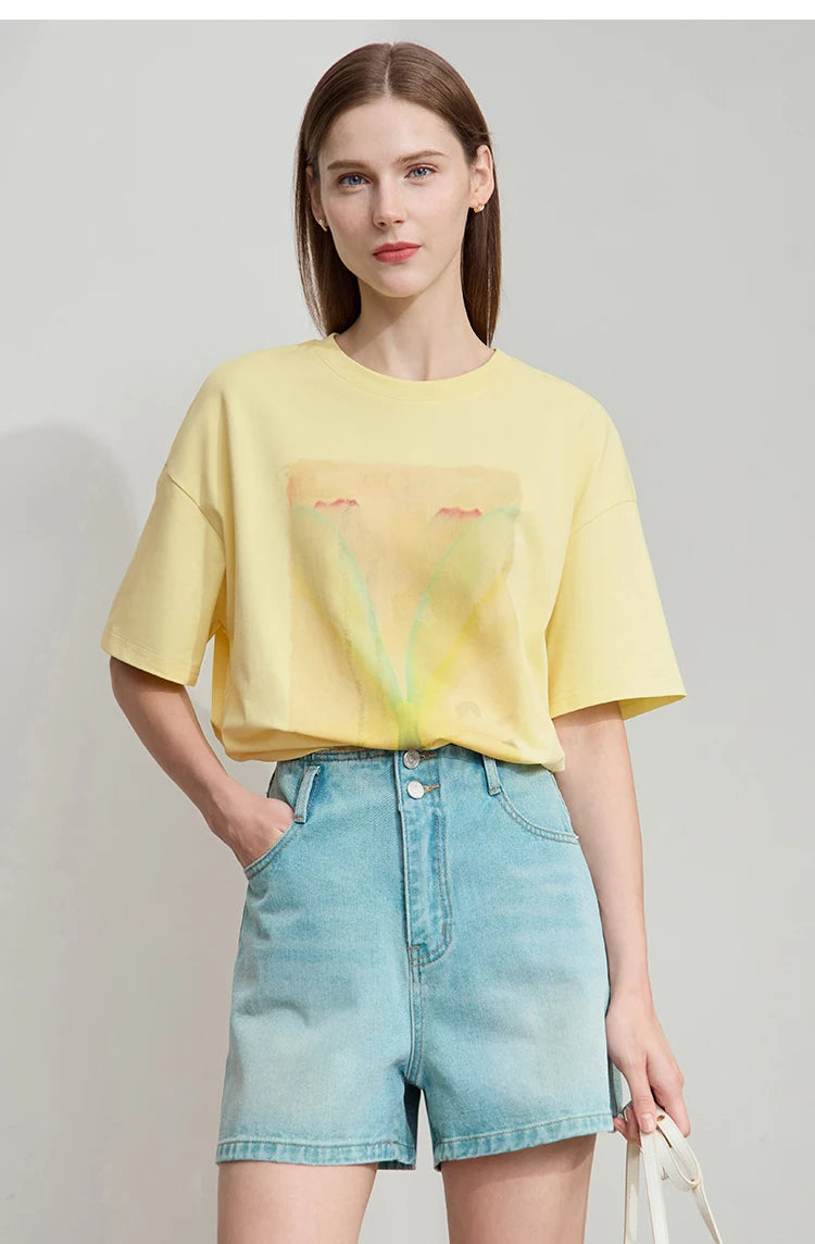Damen T-Shirt im minimalistischen Stil mit Druck und Rundhals-Ausschnitt