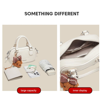 Damen Handtasche Aus Soft Leateh Im Boston Stil Mit Crossbody Anhänger