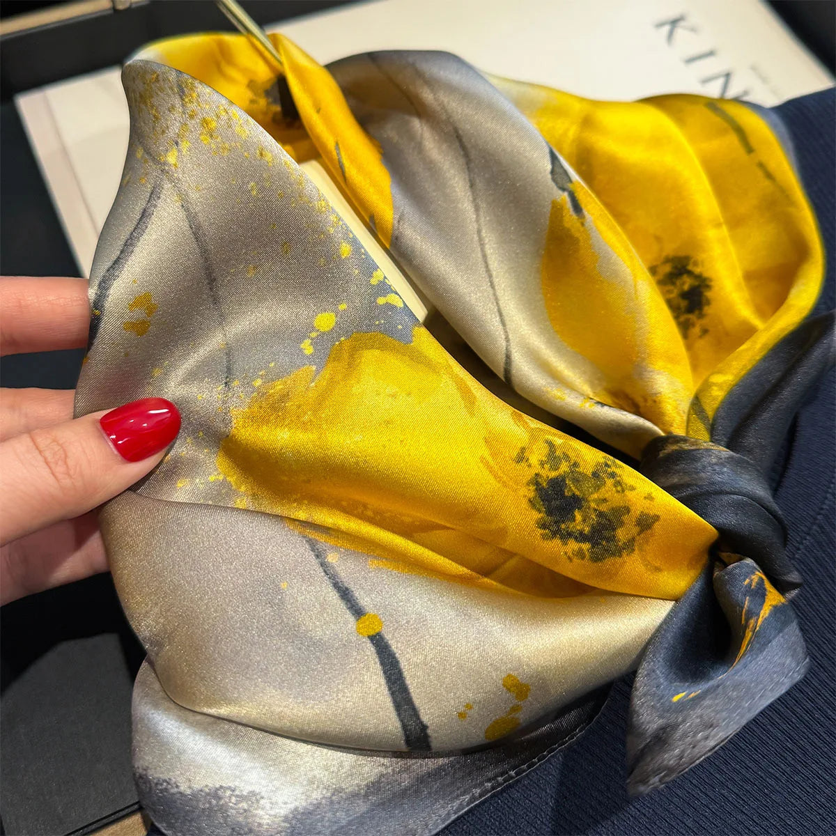 Damen Seidensatin Schal quadratisch Blumenprint Kopftuch Bandana Hijab H