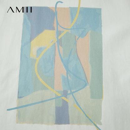 Damen T-Shirt im minimalistischen Design mit unregelmäßigem Schnitt und abstraktem Druck