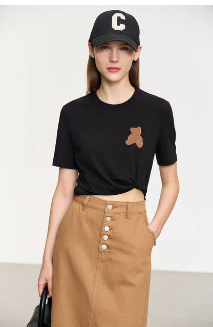 Damen Top im minimalistischen Stil mit Bären-Applikation und O-Ausschnitt