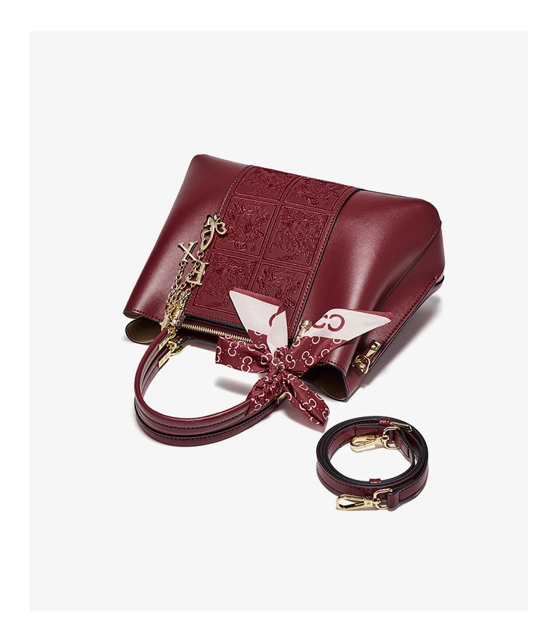 Damen Umhängetasche aus Spaltleder mit chinesischer Stickerei im eleganten Stil