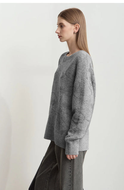 Grauer Damenpullover, O-Ausschnitt, Jacquard-Strick, Seitenansicht mit langen Ärmeln