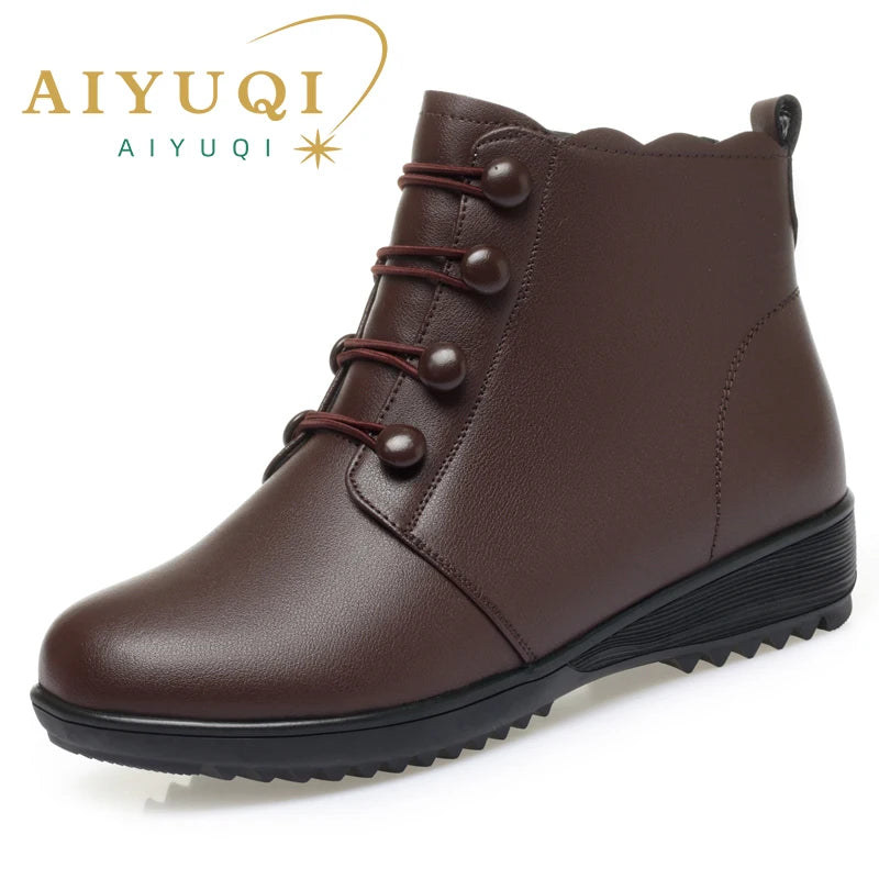 Braune Schnür-Stiefeletten mit seitlicher Ziernähte und Profilsohle