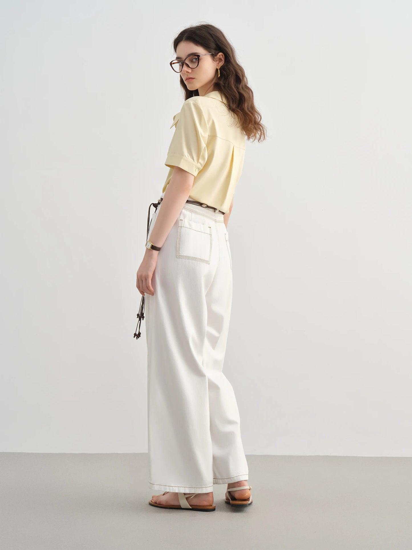 Kurzärmeliges Patchwork-T-Shirt mit Kontrastfarben und Karomuster – modischer Allrounder für den Sommer.