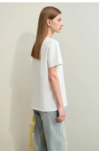 Damen T-Shirt im minimalistischen Stil mit modischer Stickerei und O-Ausschnitt