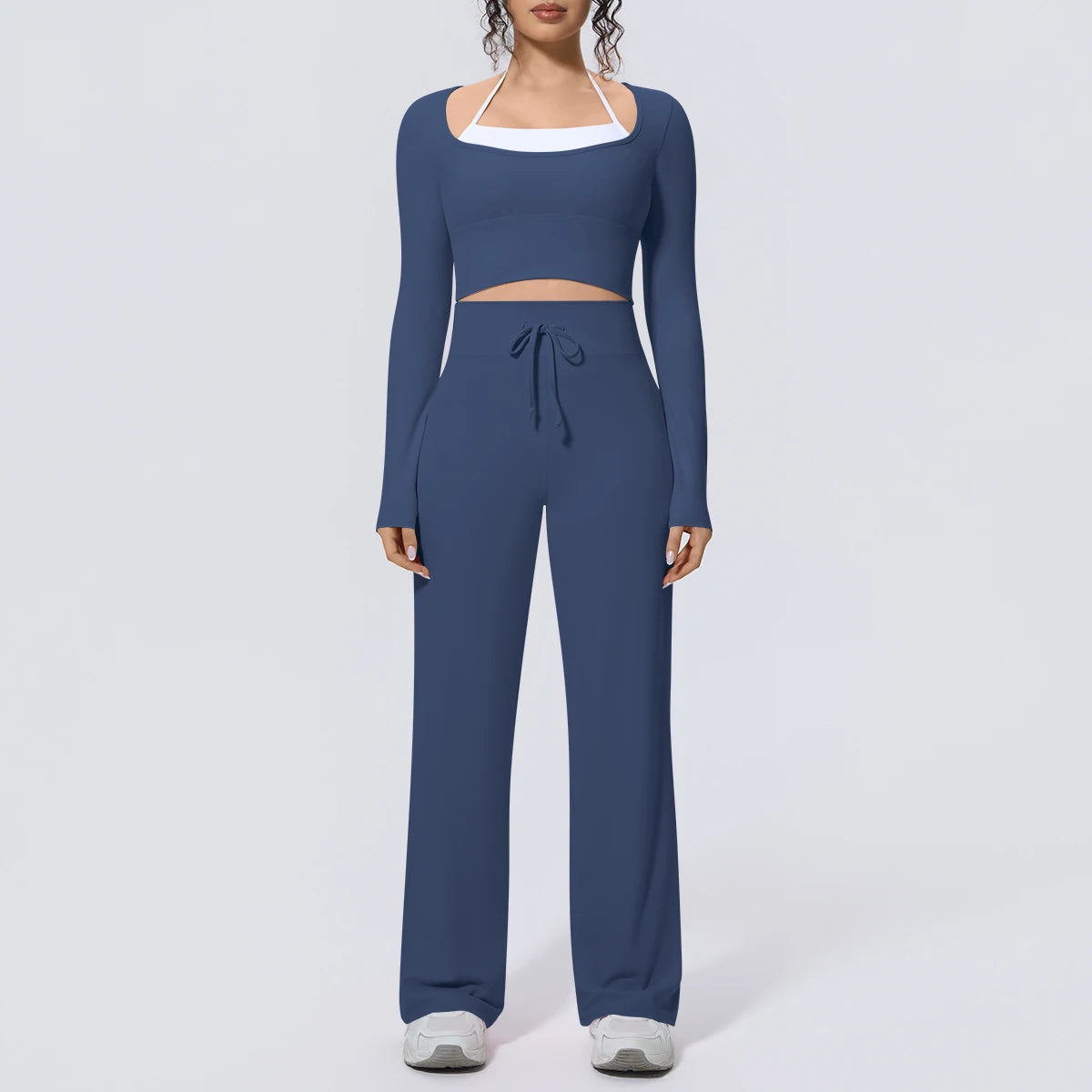 Dunkelblaues Yoga-Set: langärmliges Crop-Top mit weißem Ausschnittband und langer Hose