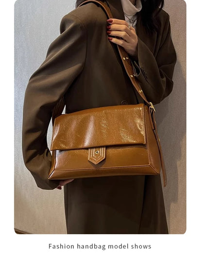 Damen Schultertasche aus Spaltleder und PU im Retro-Stil