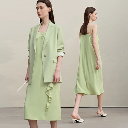Romantisches Sommer Damenkleid Mit Spaghettiträgern Und Dekorativen Rüschen