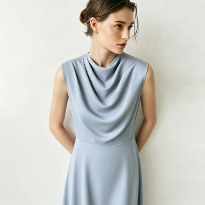 Elegantes Damenkleid Mit Wasserfallausschnitt Für Berufsfrau