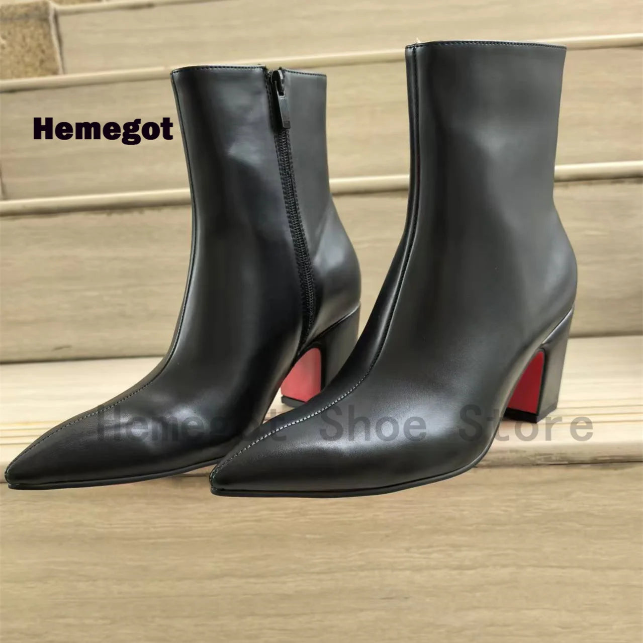 Schwarze Stiefeletten mit Seitenreißverschluss und Blockabsatz, spitz zulaufend