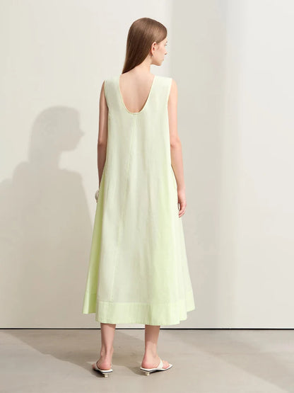 Zeitloses Langes Damenkleid Mit Asymmetrischem Saum