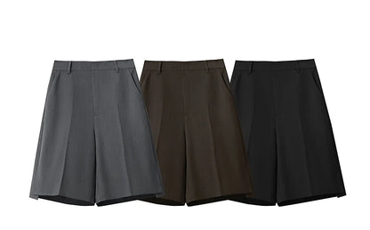 Damen Shorts im minimalistischen Stil mit Tasche für den Sommer