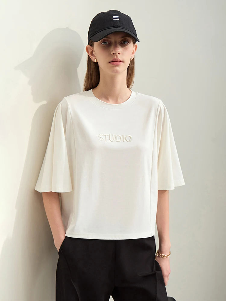 Damen T-Shirt mit elastischen Flare-Ärmeln und Perlen-Stickerei im minimalistischen Stil