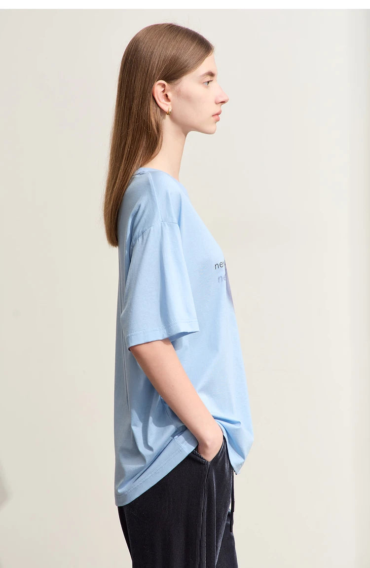 Damen T-Shirt im minimalistischen Stil mit gedrucktem Design und lässigen Ärmeln