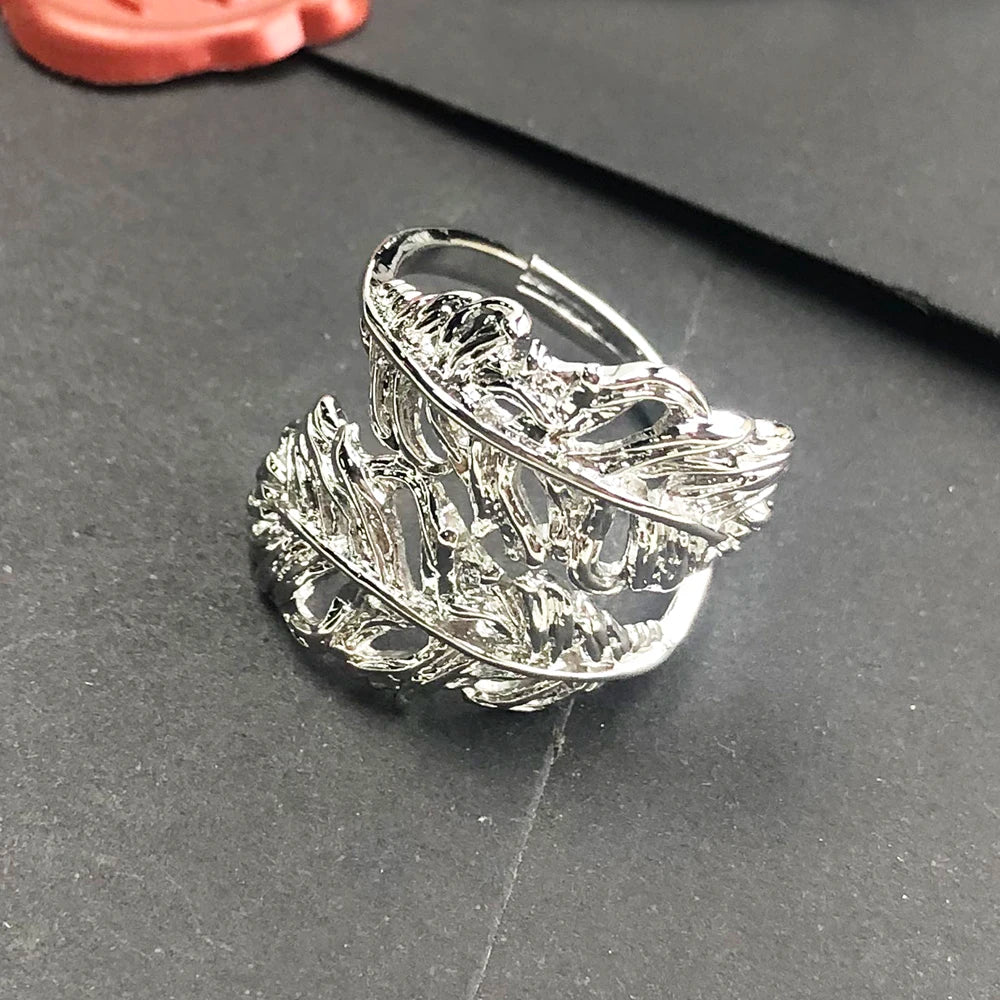 925er-Sterlingsilber-Ring mit markantem Blattrelief und hellem Glanz, Vorderansicht