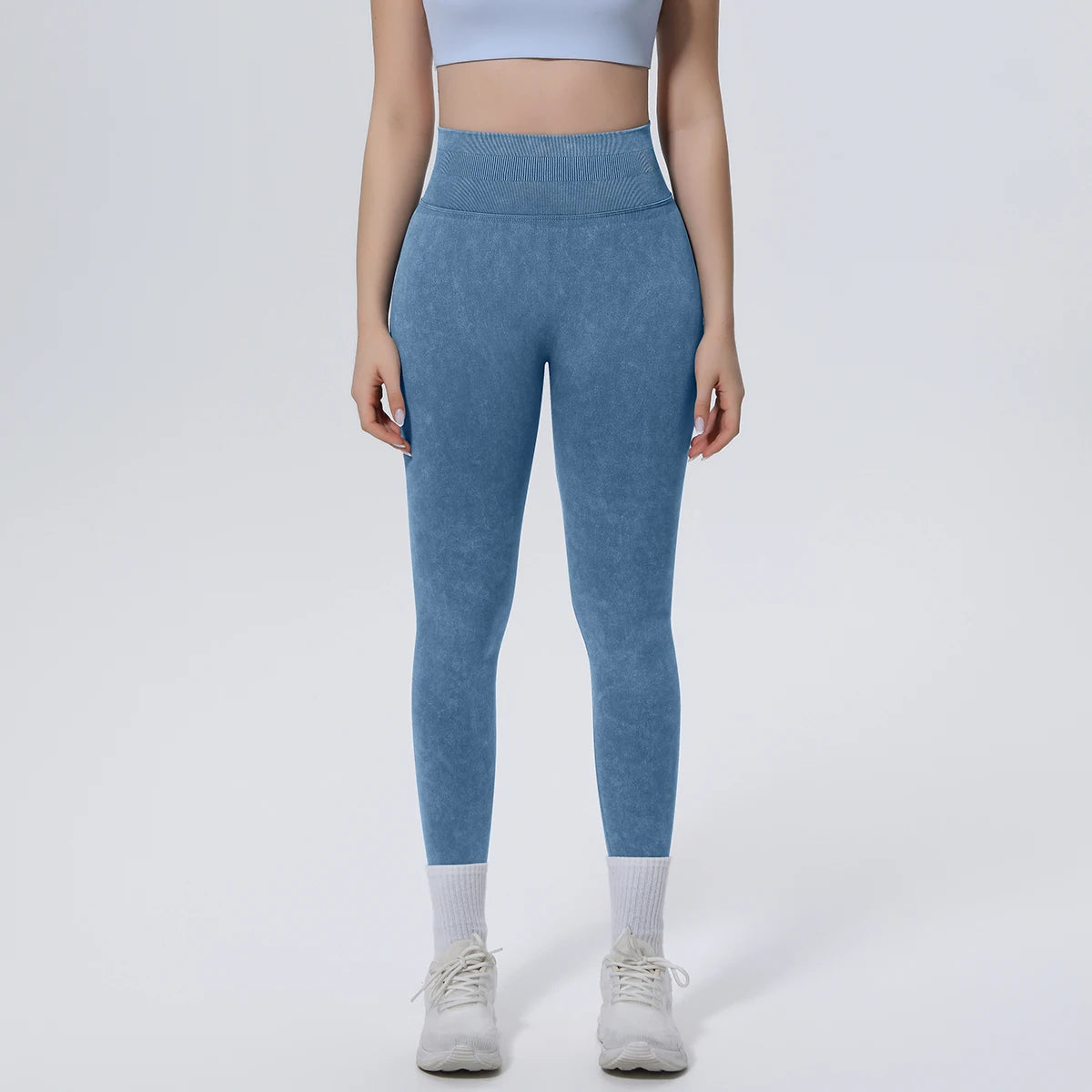 Nahtlose Yoga-Hose in Blau, vorne mit hohem Bund und schmal zulaufendem Bein