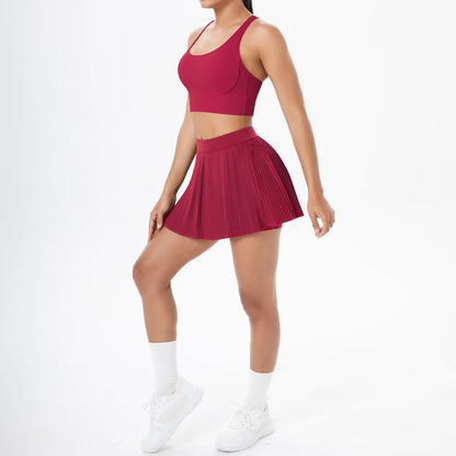 Yoga-Set für Frauen: bordeauxrotes Crop-Top und plissierter Faltenrock