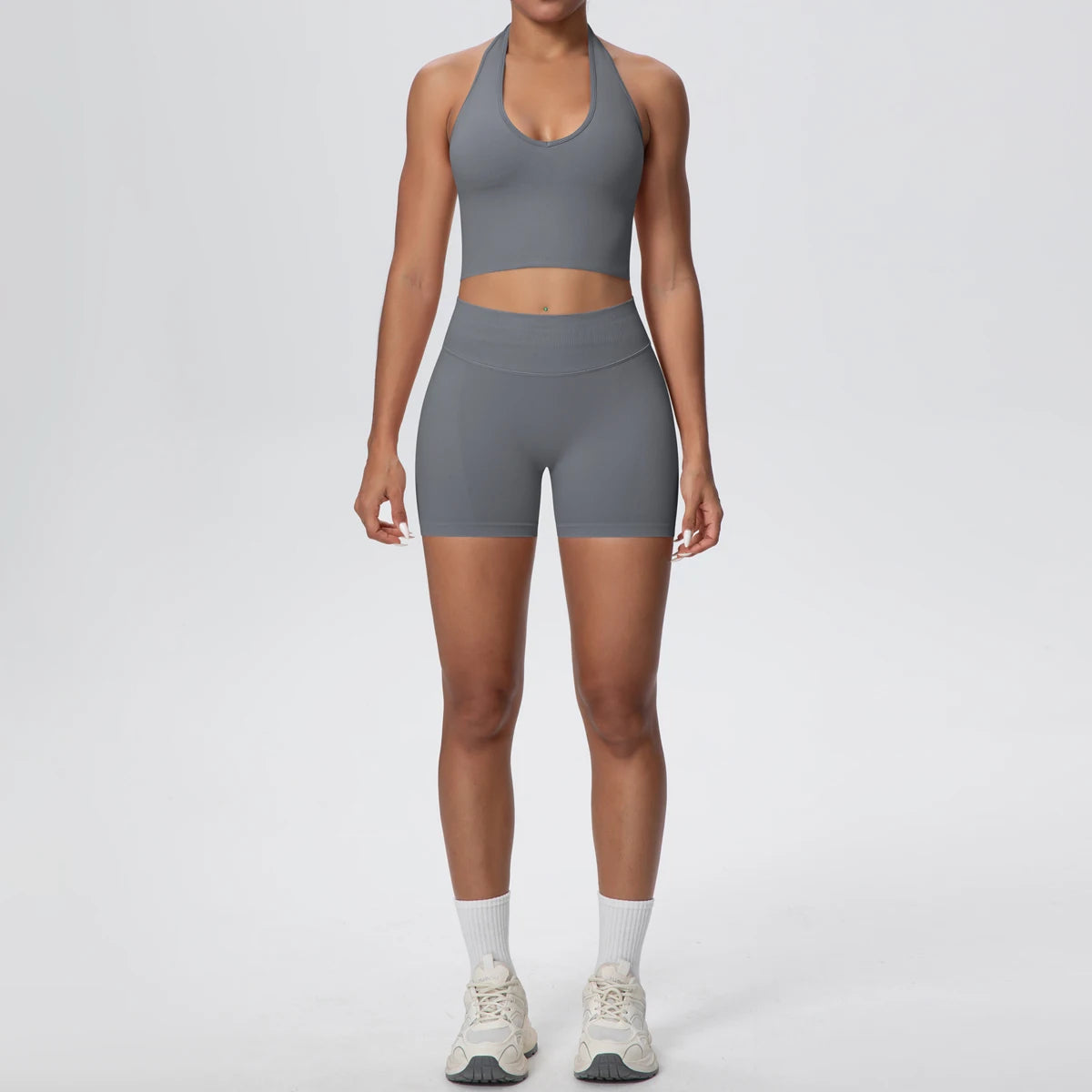 Hochtailliertes Sportset für Damen: ärmelloses Top und Shorts in Grau