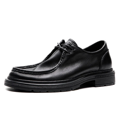 Schwarze Schnürschuhe aus Leder mit breiter Profilsohle