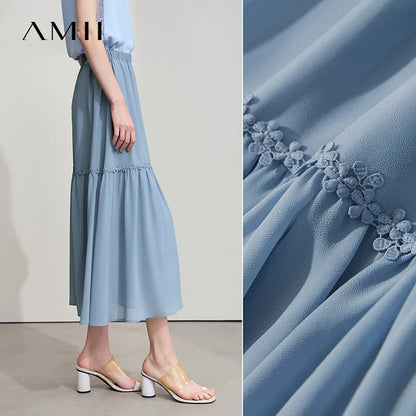 Hellblauer Chiffon-Midirock mit A-Linie, Volants am Saum und feiner Struktur