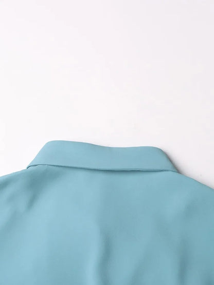 Minimalistischer Damen-Blazer mit Schalkragen, langen Ärmeln und Patchwork-Taschen – modisch und elegant