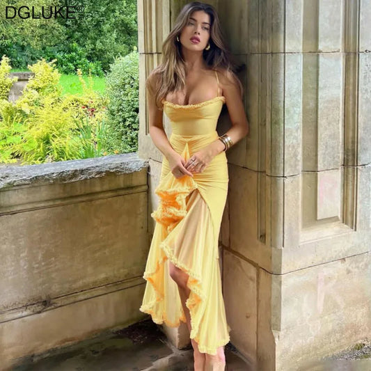 Elegantes Damen-Leinenset mit Kurzarmblazer und geteiltem Rock – ideal für den Sommer