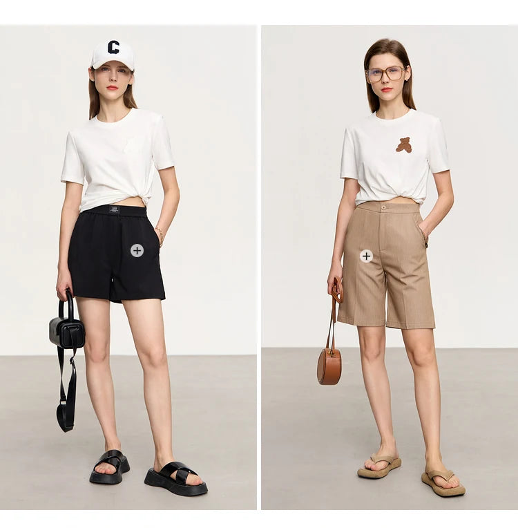 Damen Top im minimalistischen Stil mit Bären-Applikation und O-Ausschnitt