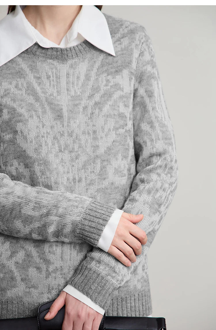 Grau melierter Damenpullover mit Rundhalsausschnitt und Strickmuster, Ärmelansicht