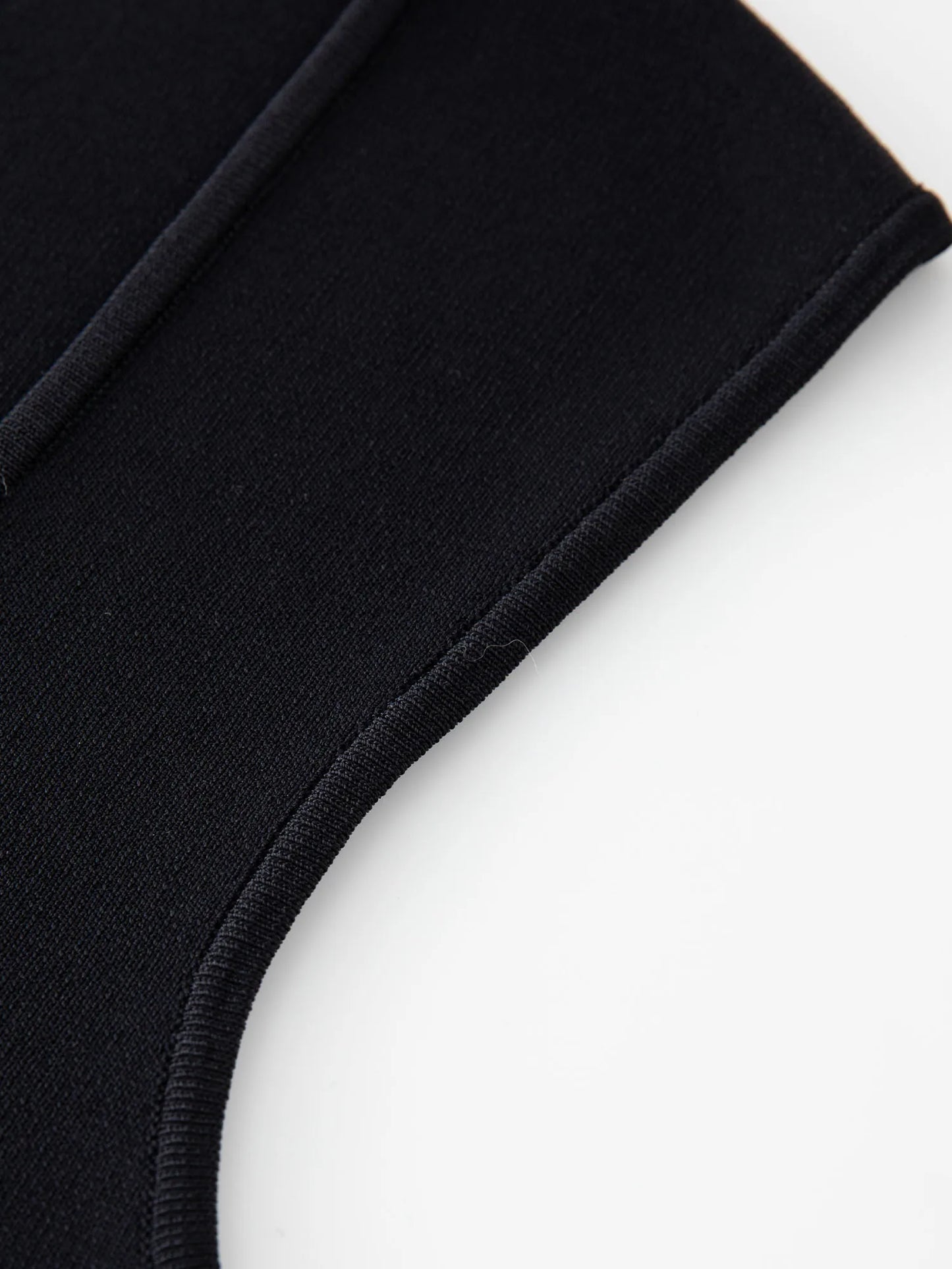 Frühlingshaftes Damen-Shirt in Übergröße mit Puppenkragen und Anti-Falten-Effekt – vielseitig kombinierbar und lässig.
