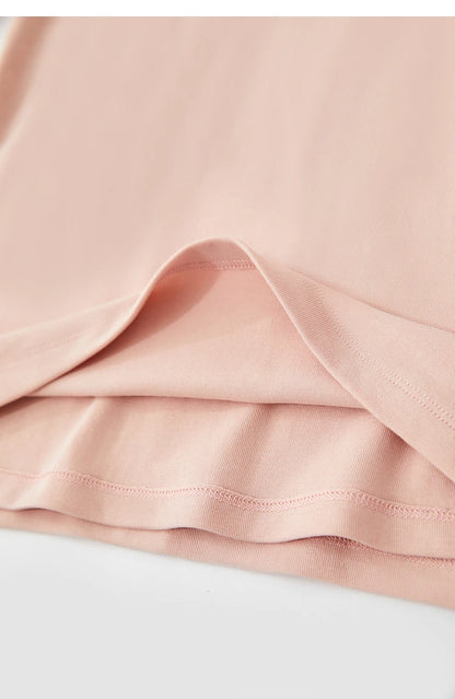 Damen T-Shirt im Minimalismus-Stil mit V-Ausschnitt und halben Ärmeln