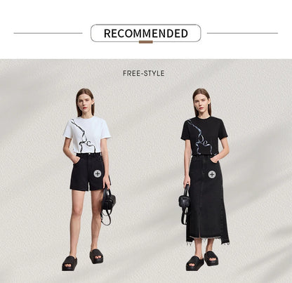 Damen T-Shirt im Minimalismus-Stil mit coolem Druck aus antimikrobieller Baumwolle