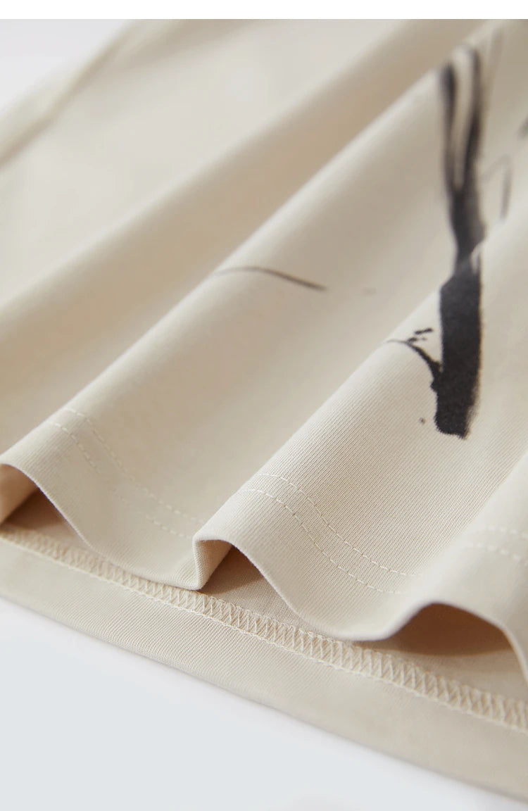 Damen T-Shirt im Minimalismus-Stil mit O-Neck und coolen Ink-Art Print