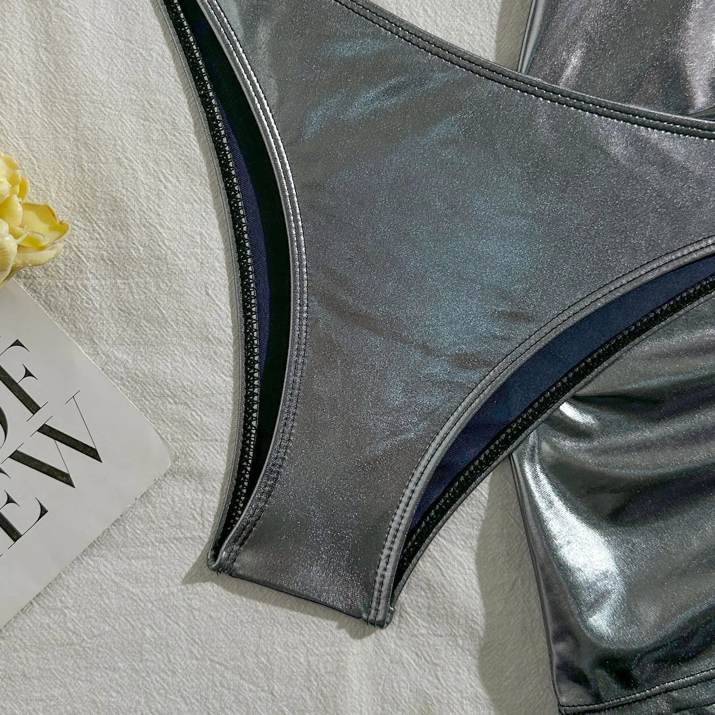 Push-Up-Bikini mit Strasssteinen und passendem Stirnband – ideal für Strand und Pool