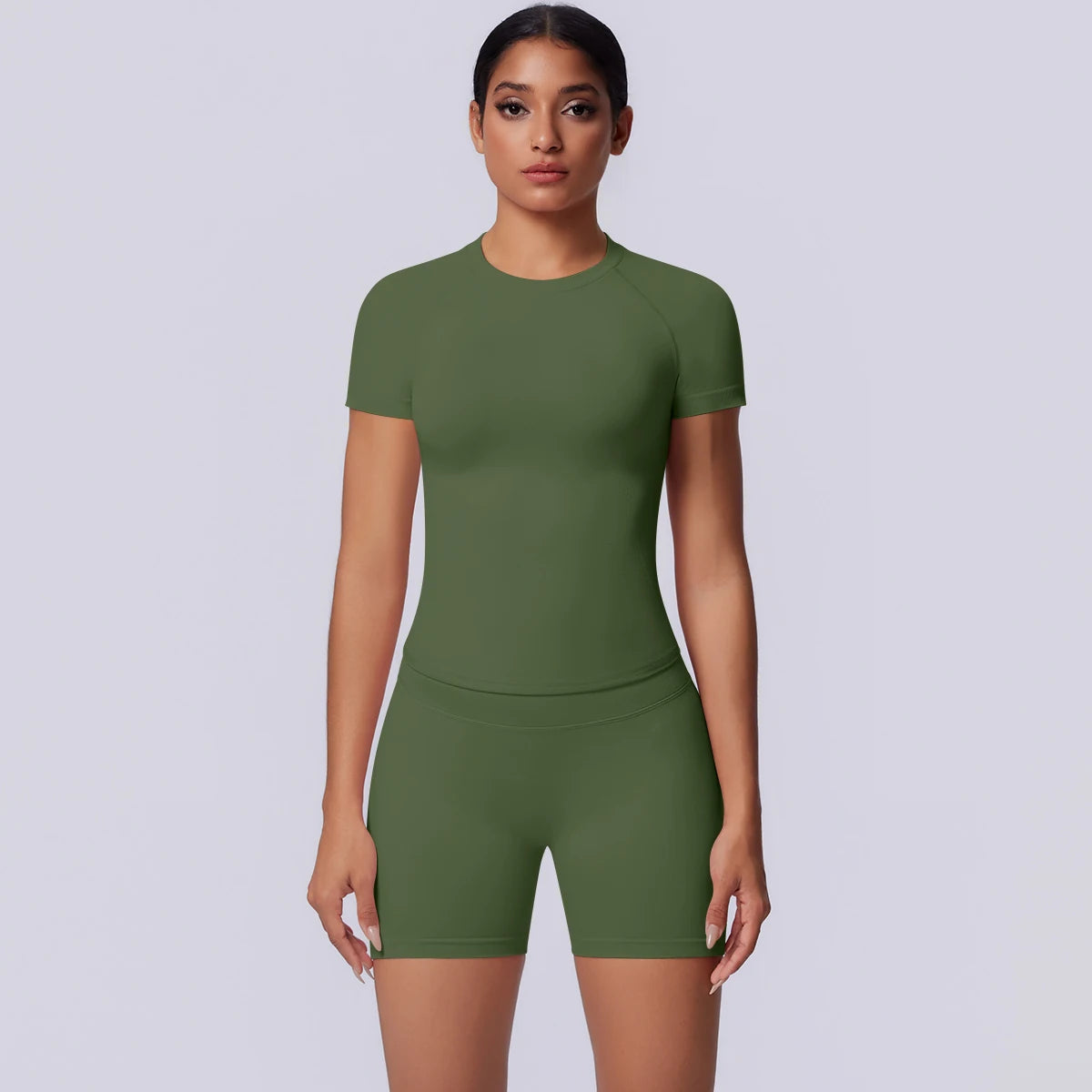 Damen-Yoga-Set mit kurzärmeligem T-Shirt und Shorts, olivgrün