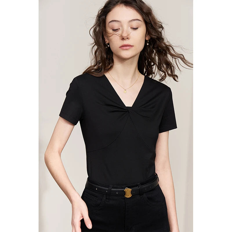 Damen T-Shirt im Minimalismus-Stil mit V-Ausschnitt und dünnem Design