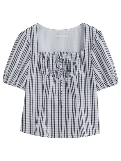 Kurzärmeliges Damen-Shirt im maritimen Stil mit Kontrastkragen – figurbetont und vielseitig kombinierbar