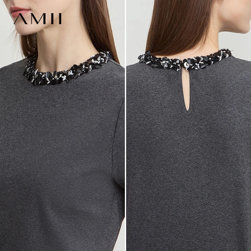 Damen Kurz-T-Shirt im minimalistischen Stil mit elastischen Perlen und Pailletten-Dekoration