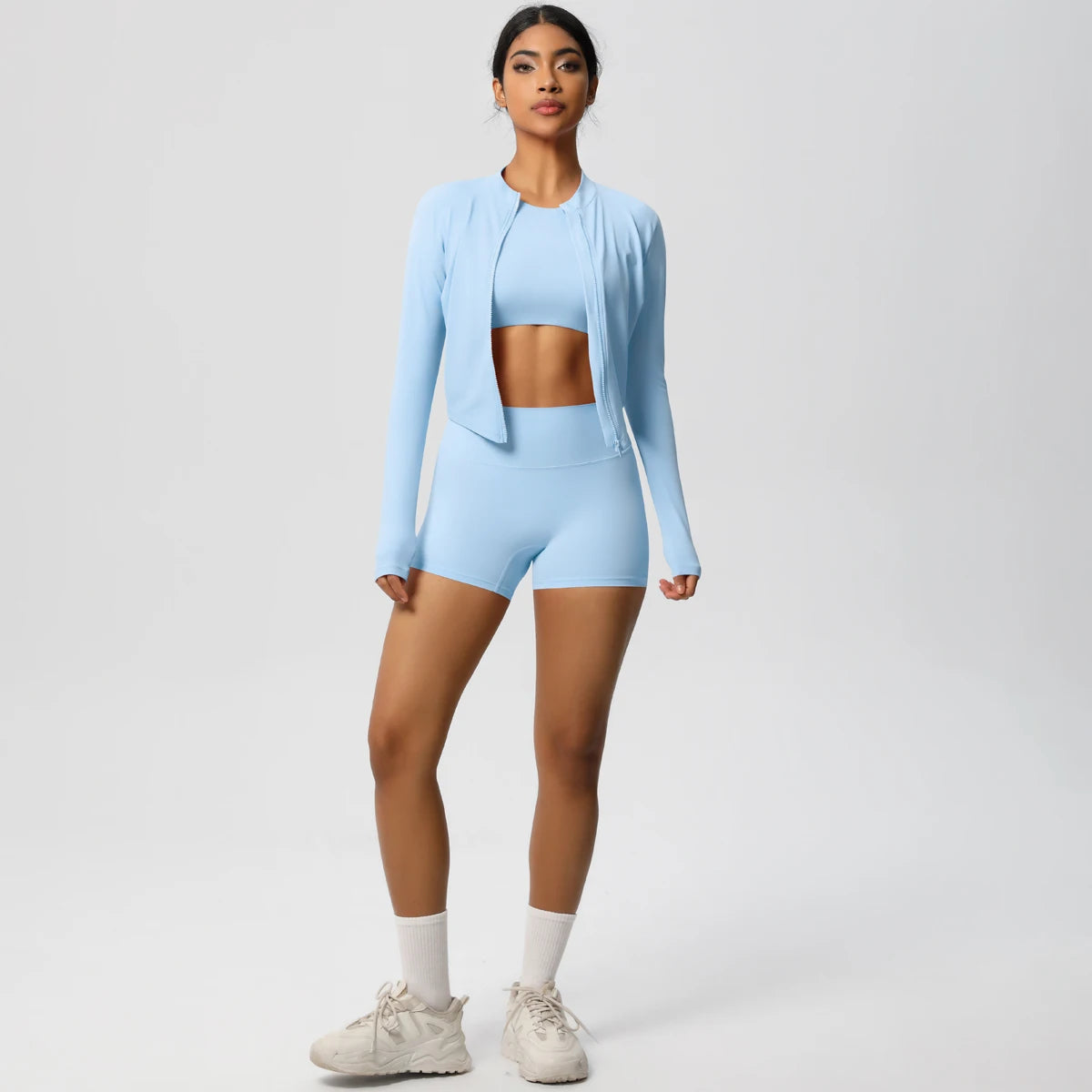Damen-Yoga-Set in Hellblau: Crop-Top, Radlerhose und Langarm-Cardigan