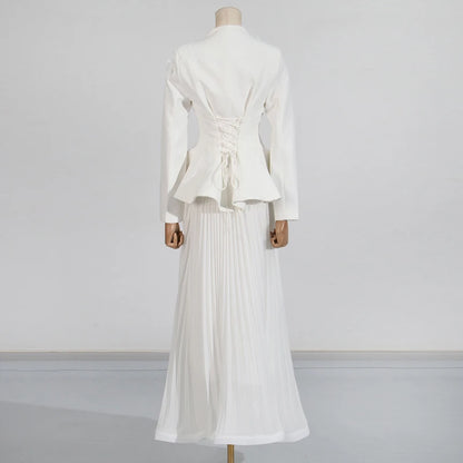 Elegantes Damenkleid mit Rundhalsausschnitt, halblangen Ärmeln und Spitzen-Patchwork-Design – figurbetont und stilvoll.