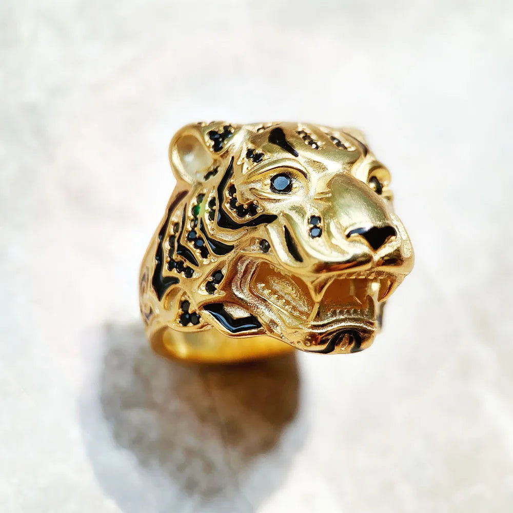 Tigerkopf-Ring in Gold (vergoldet), Augen mit funkelnden Details, Vorderansicht
