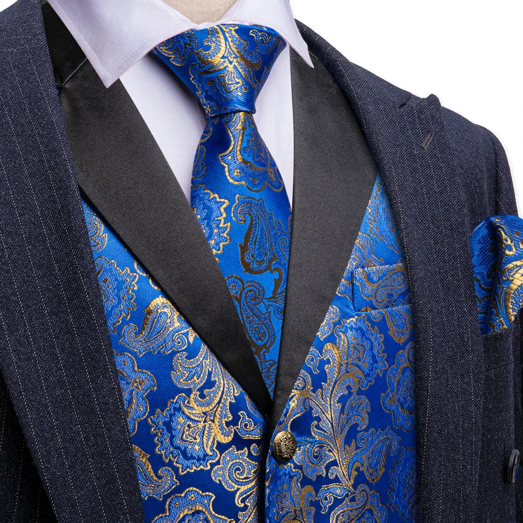 Blaue Jacquard-Herrenweste mit schwarzem Revers und goldfarbenen Knöpfen, Detailansicht