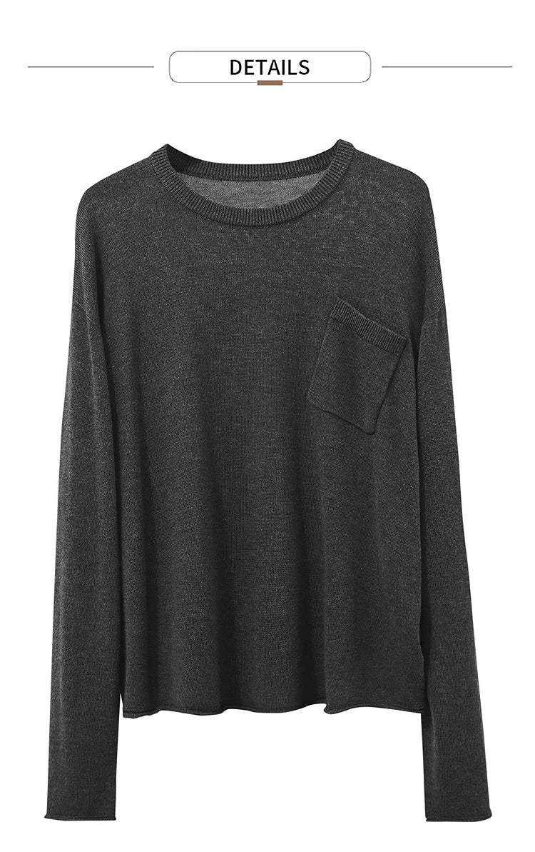 AMI Pullover dunkelgrau meliert, Rundhalsausschnitt, lange Ärmel, Brusttasche, flach gelegt