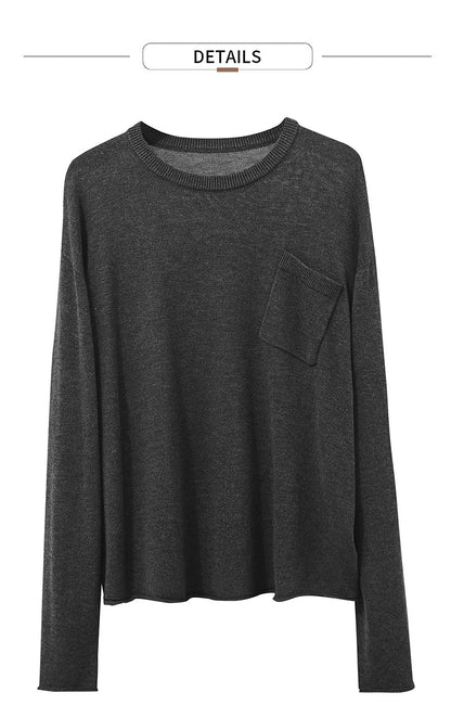 AMI Pullover dunkelgrau meliert, Rundhalsausschnitt, lange Ärmel, Brusttasche, flach gelegt