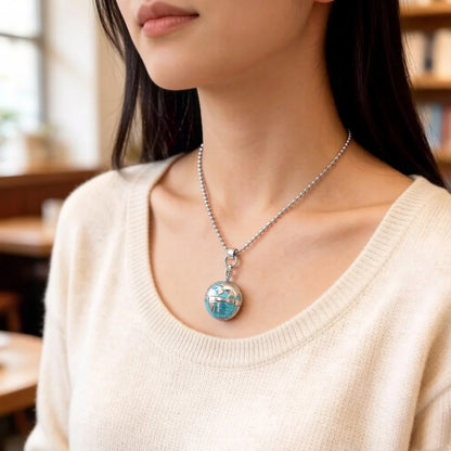 Damen-Halskette Perlen-Kette Globus-Anhaenger aus Sterlingsilber