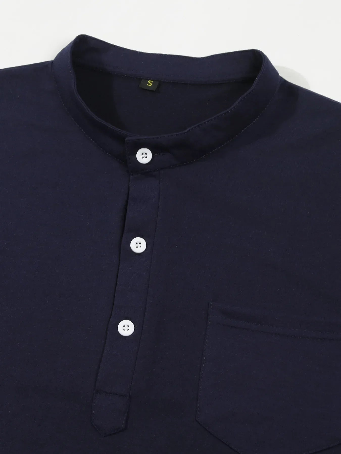 Herren-Polohemd mit doppeltem Stehkragen und kurzen Ärmeln – ideal für Sport im Herbst und Winter