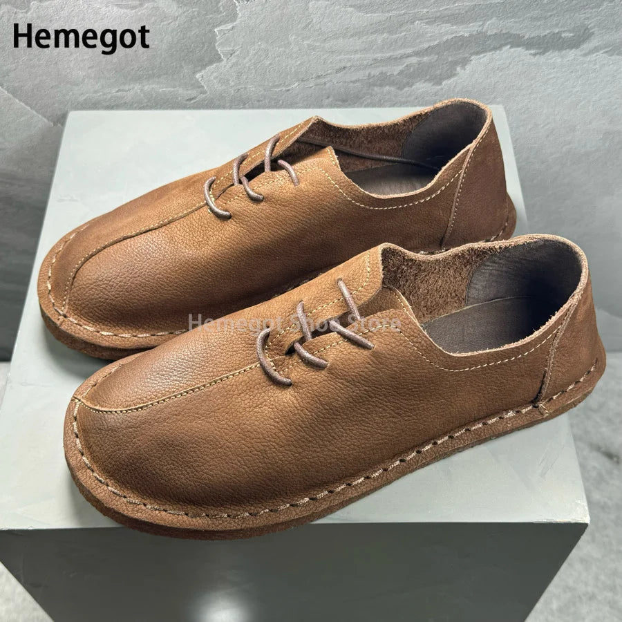 Herren-Lederschuhe, cognacbraun, Vorderansicht mit Schnürung und Nahtdetails