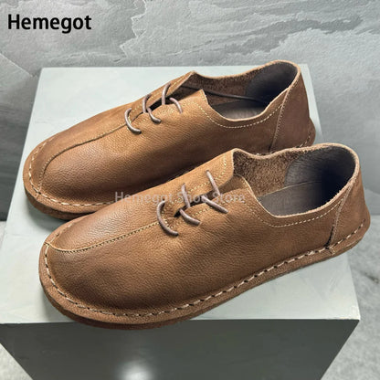 Herren-Lederschuhe, cognacbraun, Vorderansicht mit Schnürung und Nahtdetails