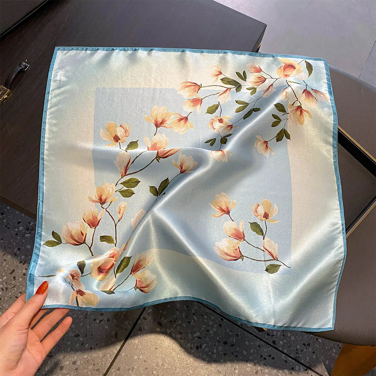 Damen Seidensatin Schal quadratisch Blumenprint Kopftuch Bandana Hijab E
