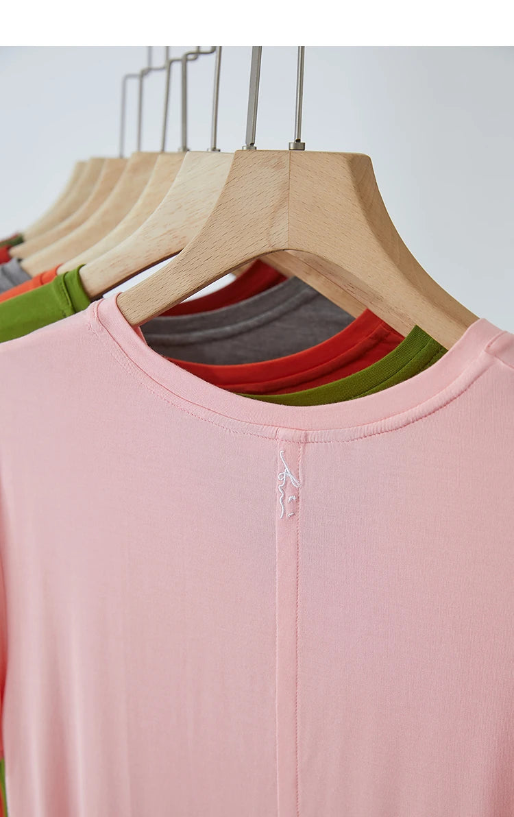 Damen T-Shirt im minimalistischen Casual-Stil mit V-Ausschnitt und kurzen Ärmeln